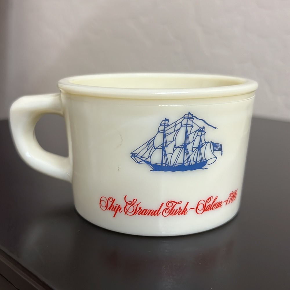 Vintage Old Spice men’s shaving mug. Old spice trading ships images on it